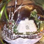 Интерьерный новогодний шар "Золотой домик в лесу"