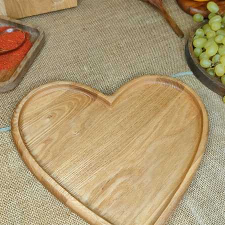 Сервировочная тарелка в форме сердца (ясень)